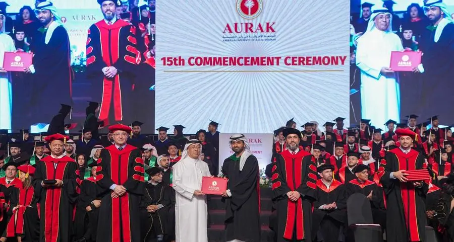 الجامعة الأمريكية في رأس الخيمة تكرّم 283 خريجًا وخريجة من 25 جنسية خلال حفل تخريج دفعتها الخامسة عشرة وتواصل بلوغ آفاق جديدة من التميز