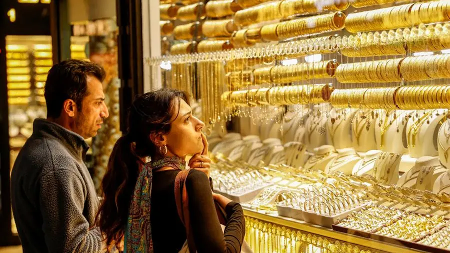 Slump in commodities rattles global markets