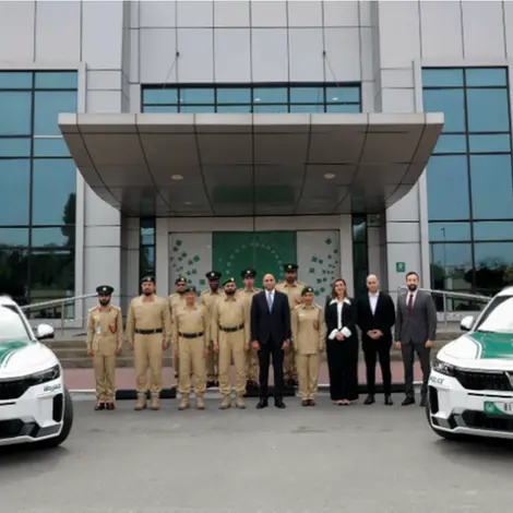 سيارة \"فوياه فري\" الكهربائية ذات المدى الممتد تنضم إلى دوريات شرطة دبي