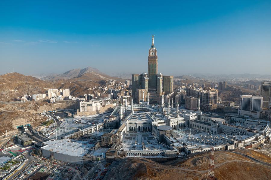 Saudi crown prince launches project to add 900,000 praying spaces in Mecca