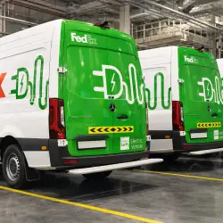 دولة الإمارات العربية المتحدة أول سوق لفيديكس في الشرق الأوسط تعتمد شاحنات مرسيدس- بنز «إي سبرينتر» الكهربائية