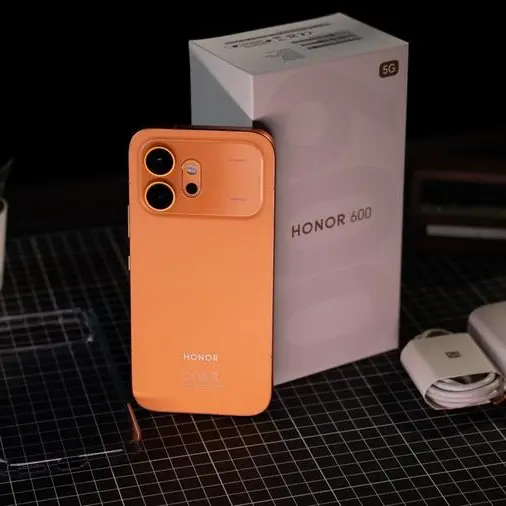 HONOR emerges as fastest-growing smartphone brand despite global market decline