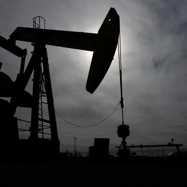 Oil falls as traders weigh potential US-China trade talks