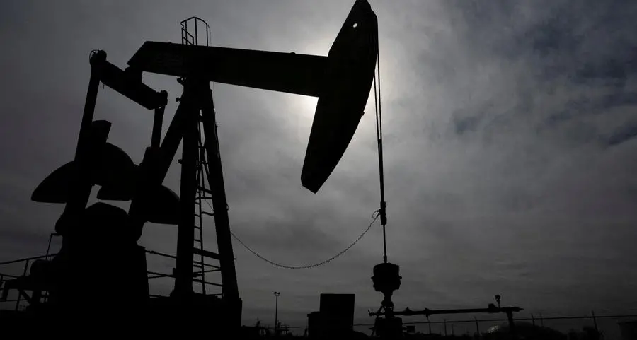 Oil prices rise after US inventory draw, Venezuela in focus