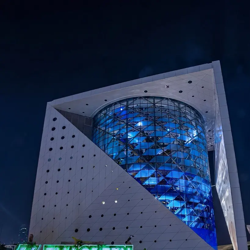 ذا جرين بلانيت دبي تضيء باللون الأزرق دعماً لمؤسسة \"تحقيق أمنية\" في الإمارات بمناسبة اليوم العالمي للأمنيات