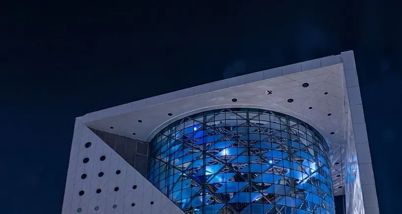 ذا جرين بلانيت دبي تضيء باللون الأزرق دعماً لمؤسسة \"تحقيق أمنية\" في الإمارات بمناسبة اليوم العالمي للأمنيات