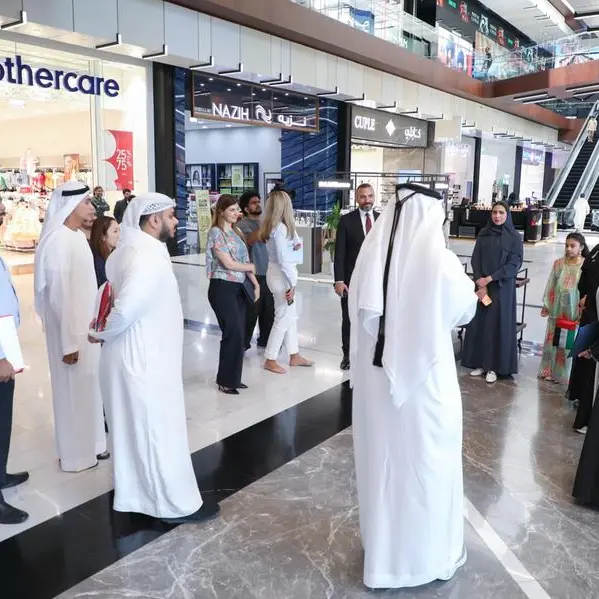 غرفة الشارقة تنظم مبادرة وطنية ضمن حملة «فخورين بالإمارات» لتعزيز قيم الانتماء وترسيخ الهوية الوطنية