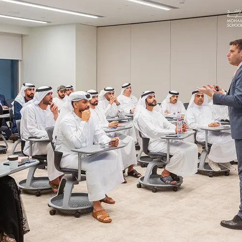 كلية محمد بن راشد للإدارة الحكومية تتبنى نموذج تعليمي مبتكر يجمع بين التعليم الرقمي والمباشر