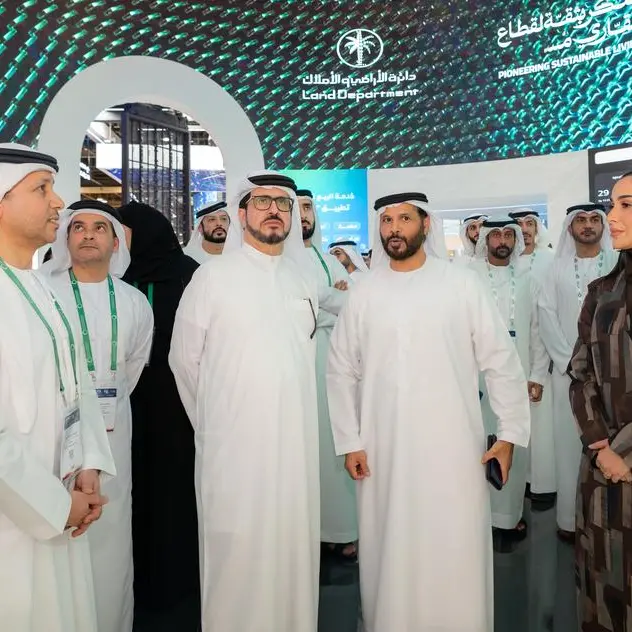 معالي سعيد الطاير يتفقد منصة هيئة كهرباء ومياه دبي ويزور عدداً من المؤسسات المشاركة في \"جيتكس جلوبال 2025\"