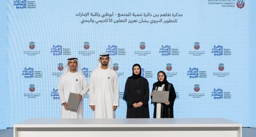 دائرة تنمية المجتمع وكلية الإمارات للتطوير التربوي توقعان شراكة استراتيجية لتأهيل الكفاءات المهنية في القطاع الاجتماعي