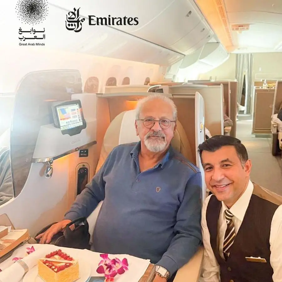 طيران الإمارات تحتفي بنوابغ العرب وتكرّمهم أثناء رحلاتهم على متنها