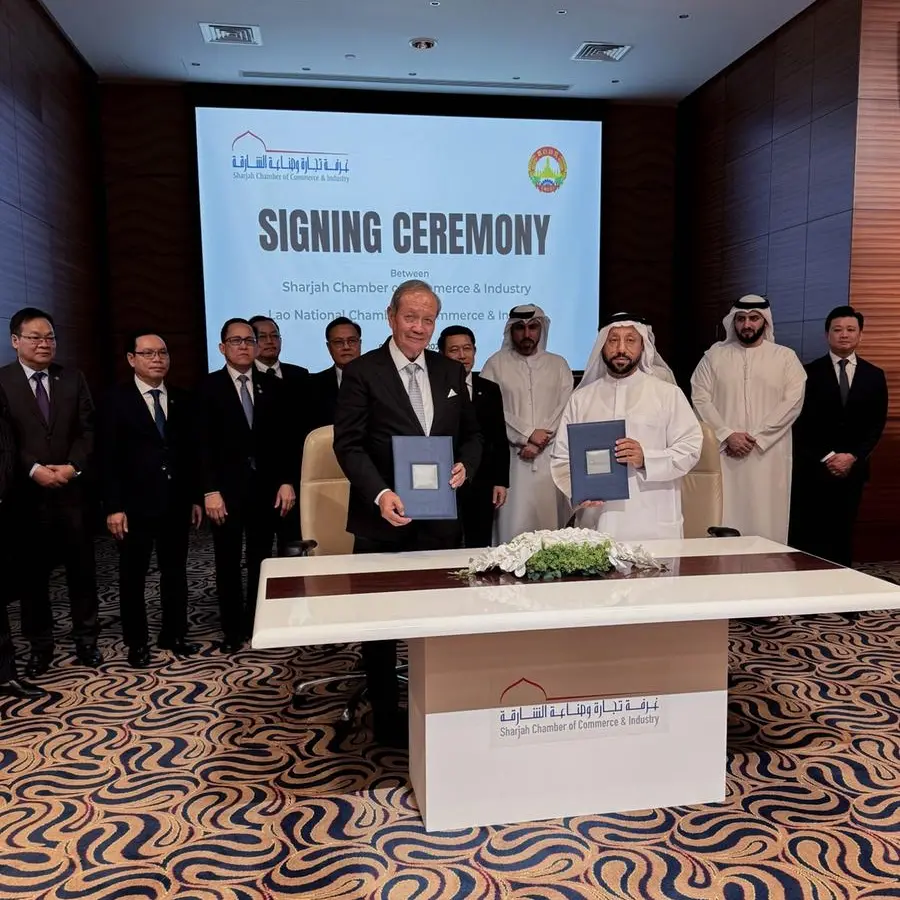 \"غرفة الشارقة\" توقع مذكرة تفاهم مع غرفة لاوس وتبحث تعزيز فرص التجارة والاستثمار