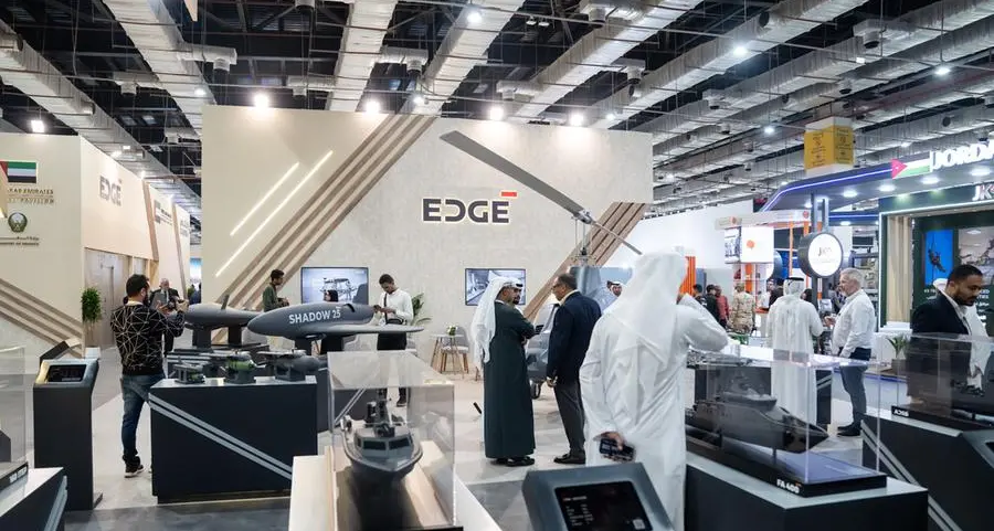 الجناح الإماراتي يواصل استعراض أبرز الصناعات الدفاعية ويستقبل كبار القيادات العسكرية