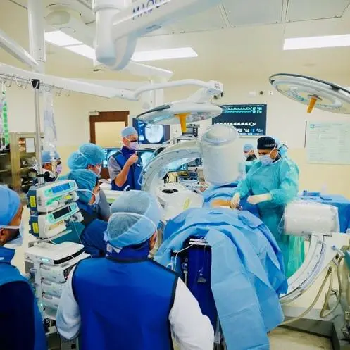 كليفلاند كلينك أبوظبي يُجري أول استئصال للعصب الفقري القاعدي على مستوى المنطقة عبر تقنية \"إنتراسبت\"™ لعلاج آلام الظهر المزمنة