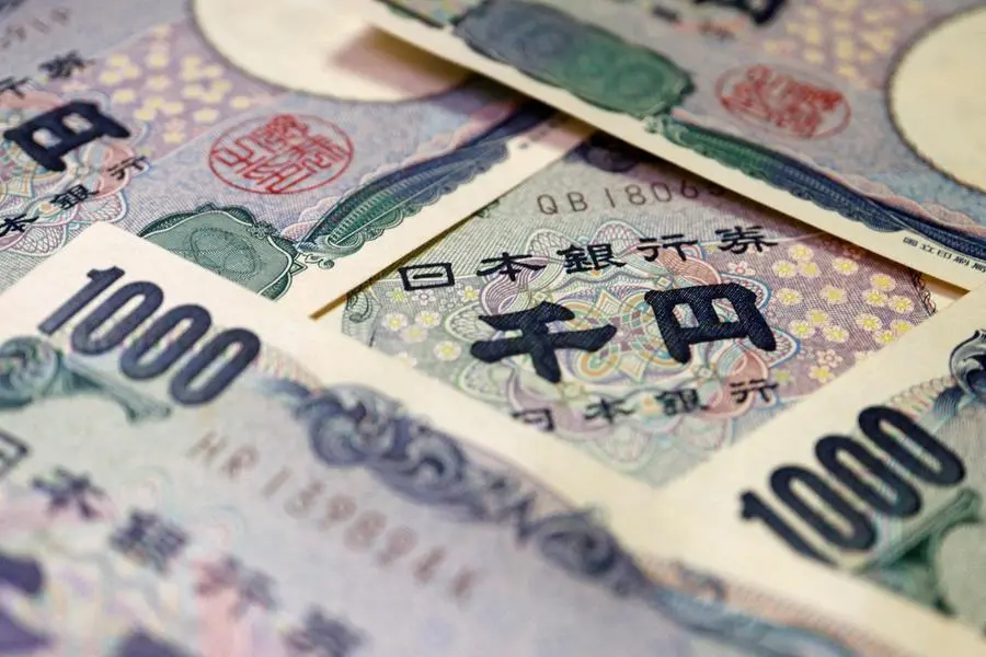 FILE PHOTO: Banknotes of Japanese yen are seen in this illustration picture taken September 22, 2022. REUTERS/Florence Lo/Illustration. , Reuters