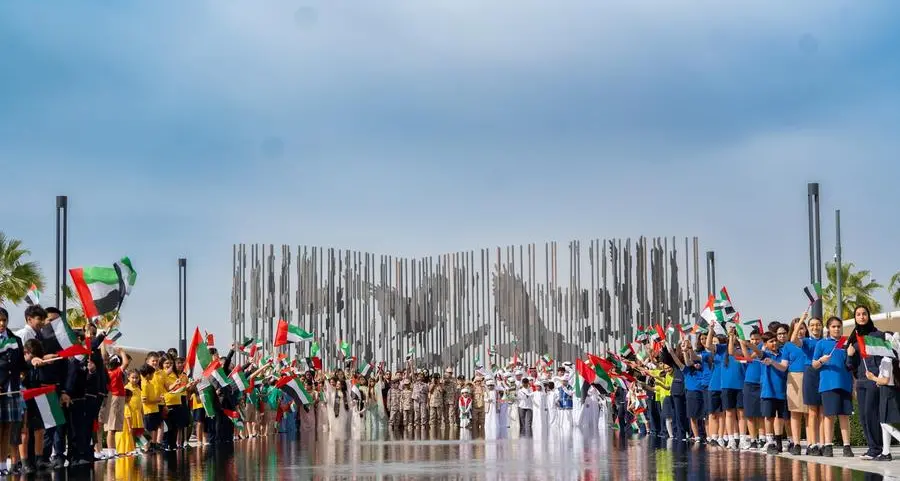الدار للتعليم تدعم مبادرة صاحب السمو الشيخ محمد بن راشد آل مكتوم وتشارك أكثر من 300 طالب وولي أمر ومعلم وموظف في فعالية وطنية لرفع علم دولة الإمارات