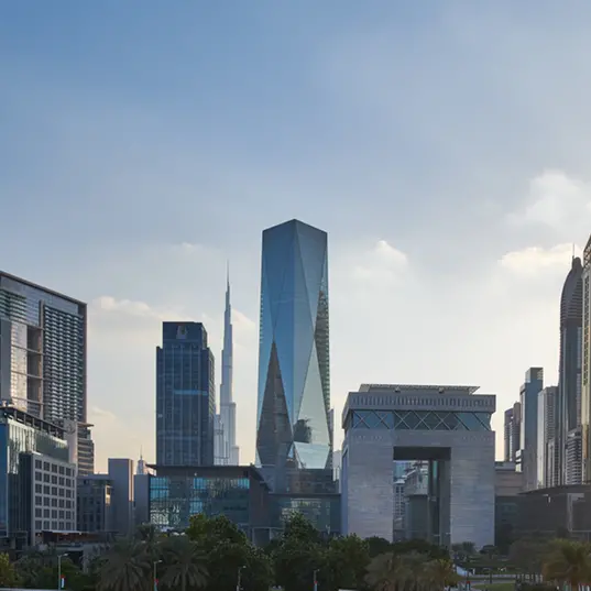 \"دبي لصناعات الطيران\" توقع اتفاقيات نهائية لبيع حوالي 75 طائرة