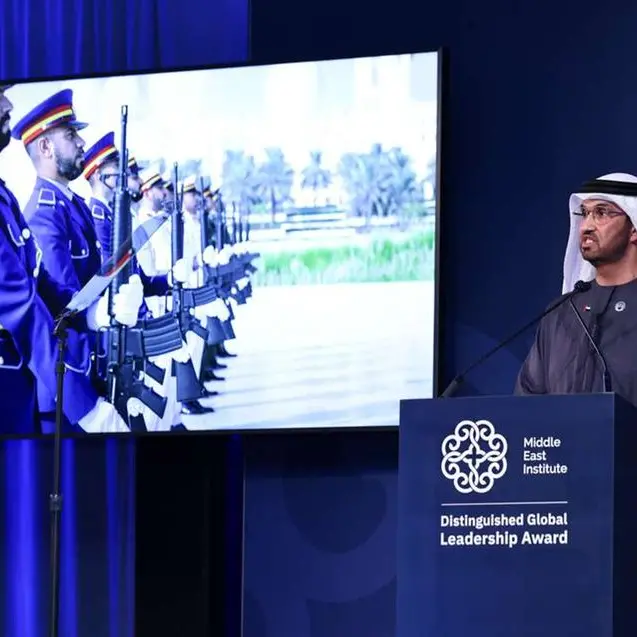 سلطان الجابر ينال جائزة القيادة المتميزة من \"معهد الشرق الأوسط\" ويهديها إلى مقام رئيس الدولة وأبطال الخطوط الأمامية