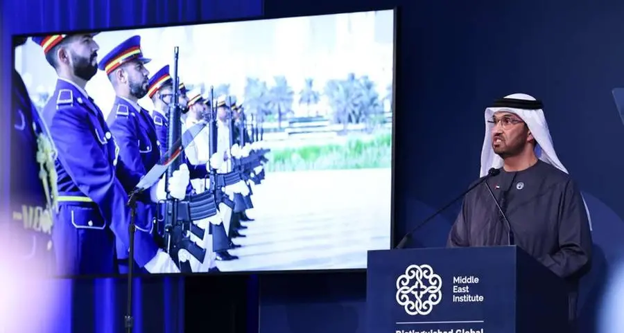 سلطان الجابر ينال جائزة القيادة المتميزة من \"معهد الشرق الأوسط\" ويهديها إلى مقام رئيس الدولة وأبطال الخطوط الأمامية