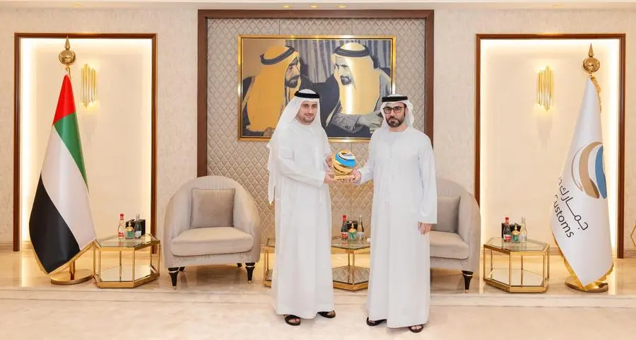 جمارك دبي تستقبل الشيخ منصور بن إبراهيم المعلا لبحث سبل التعاون وتعزيز الشراكة المؤسسية والاستراتيجية