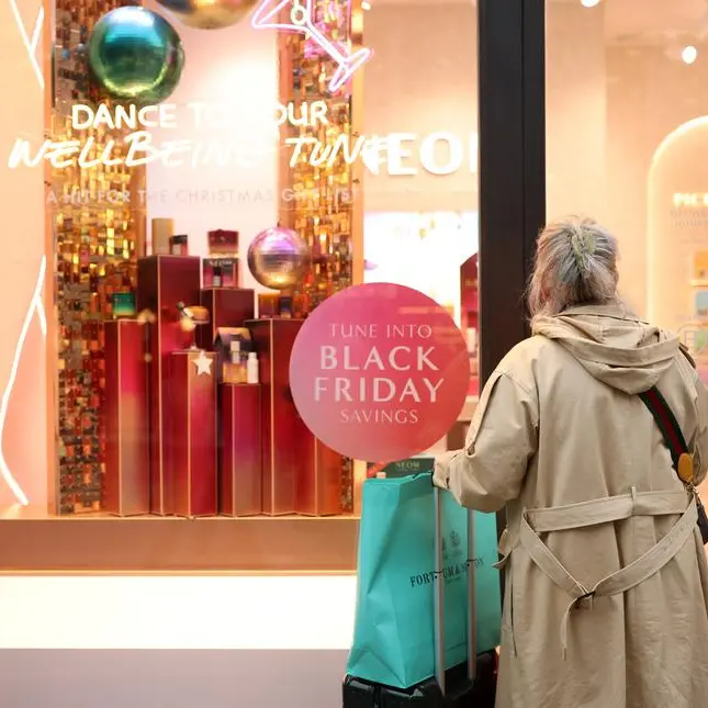 UK Christmas spending to rise 3.5% despite slow start, says PwC