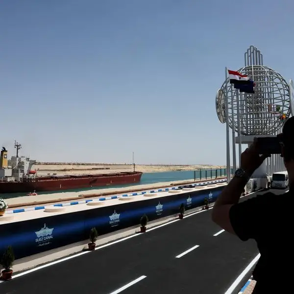 Egypt's Suez Canal offers 15% discount for big container ships to win back trade