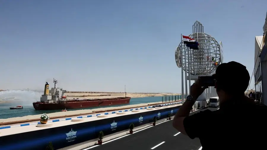 Egypt's Suez Canal offers 15% discount for big container ships to win back trade