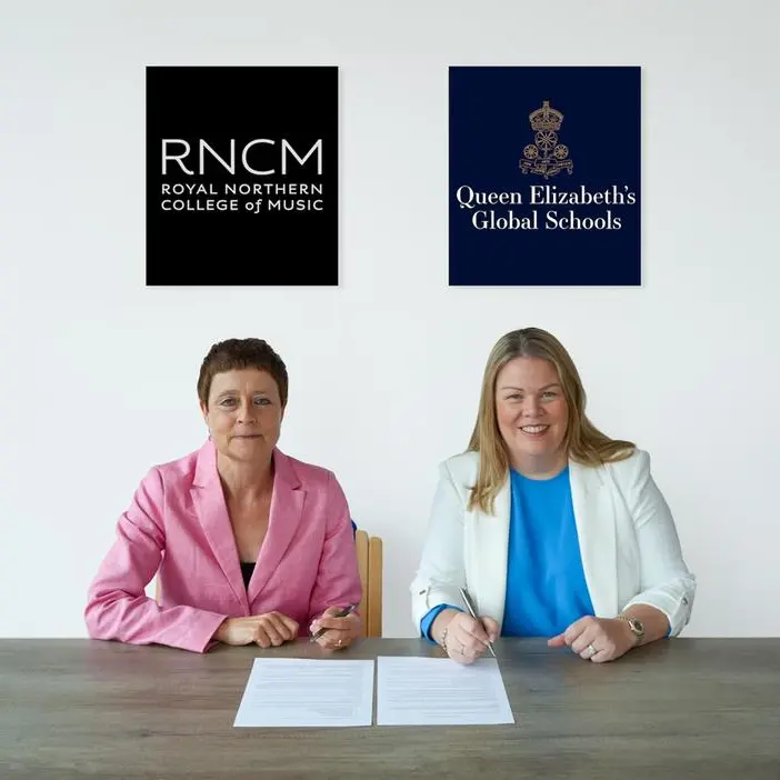 مدارس كوين إليزابيث العالمية تعقد شراكة مع الكلية الملكية الشمالية للموسيقى لتوسيع فرص التعليم الفني في الهند والإمارات