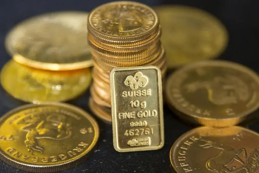 FILE PHOTO: Gold bullion is displayed at Hatton Garden Metals precious metal dealers in London, Britain July 21, 2015. REUTERS/Neil Hall. , Reuters