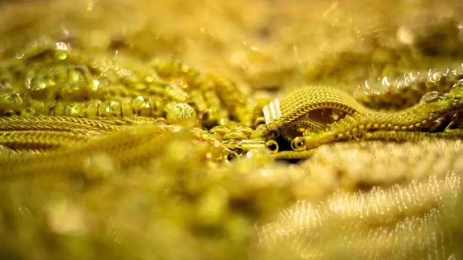 Gold edges past $4,600/oz as Powell-Trump rift stokes safe-haven demand