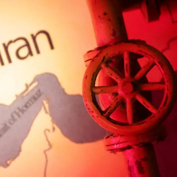 Oil falls nearly 4% as Iran's retaliation focuses on regional US military bases
