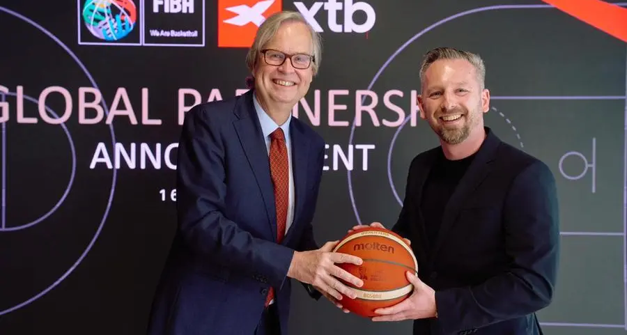 شراكة استراتيجية: الاتحاد الدولي لكرة السلة (FIBA) يرحب بانضمام XTB كشريك عالمي جديد
