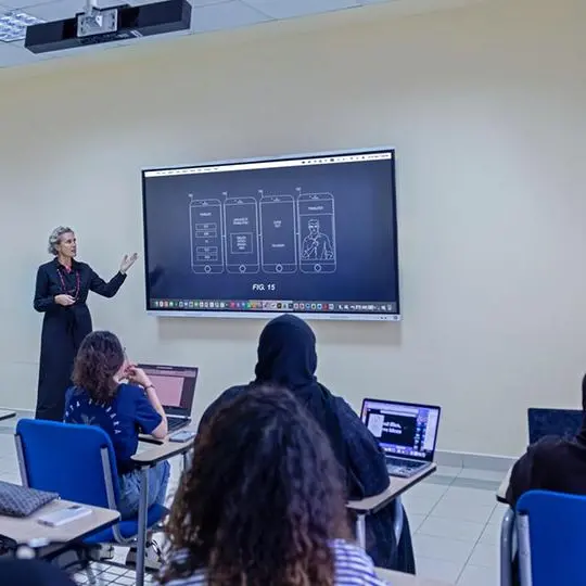 جامعة أبوظبي تحصل على براءة اختراع لتطبيق مدعوم بالذكاء الاصطناعي يترجم لغات الإشارة لأصحاب الهمم