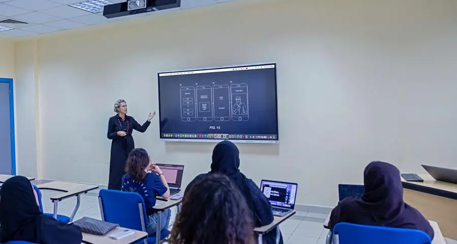 جامعة أبوظبي تحصل على براءة اختراع لتطبيق مدعوم بالذكاء الاصطناعي يترجم لغات الإشارة لأصحاب الهمم