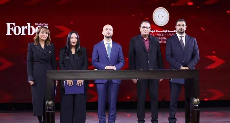 وزارة الاتصال والشؤون السياسية الليبية وفوربس الشرق الأوسط توقعان اتفاقية لاستضافة أول قمة استثمارية في ليبيا