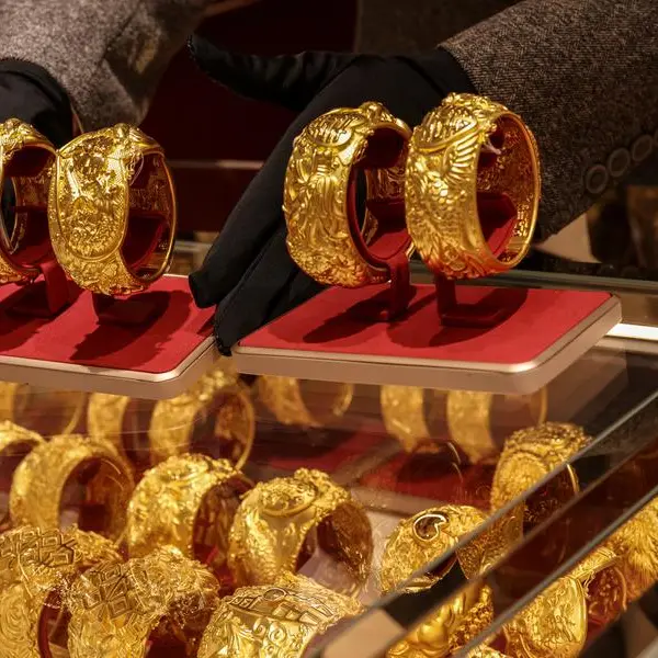 Gold ticks lower on increased risk appetite; investors await U.S. economic data