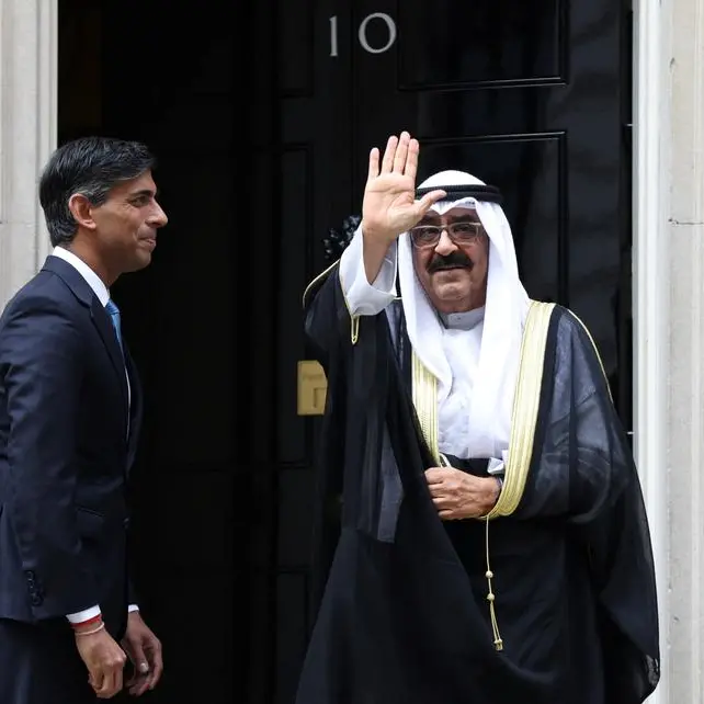 Kuwait Amir arrives in UK