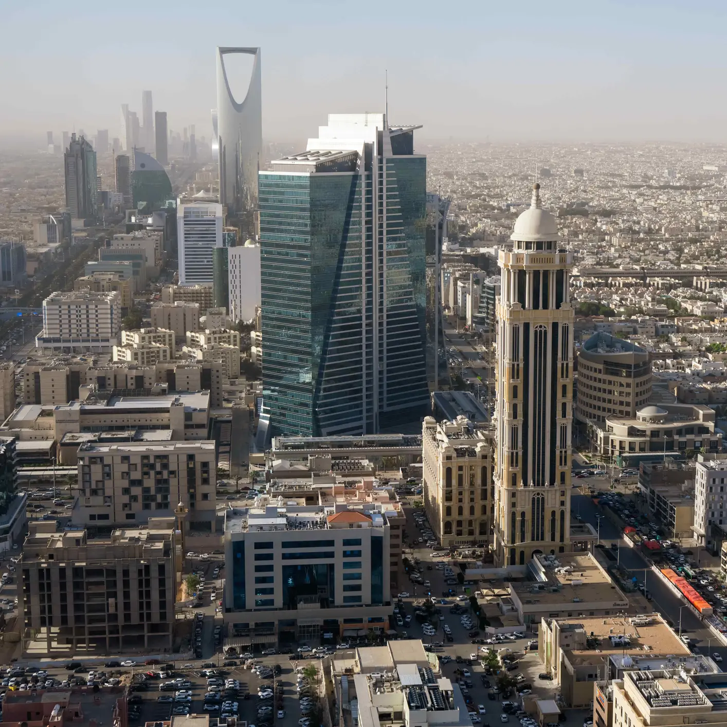 Saudi wealth fund PIF prices €800mln 3-year, €850mln 7-year green bond