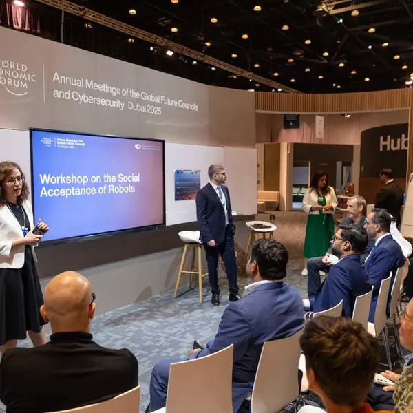 مجالس المستقبل العالمية تبحث \"المسارات المستقبلية للروبوتات الاجتماعية\"