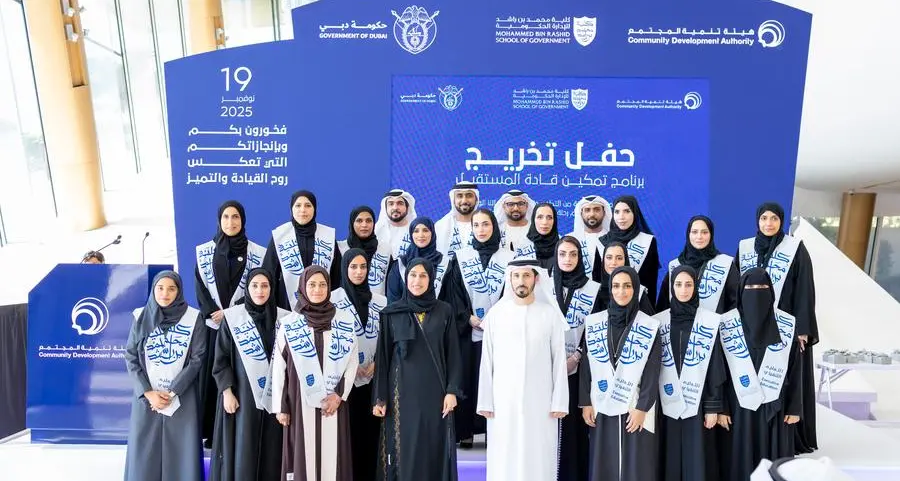 بالشراكة مع هيئة تنمية المجتمع كلية محمد بن راشد للإدارة الحكومية تحتفي بتخريج الدفعة الأولى من برنامج \"تمكين قيادات المستقبل\"