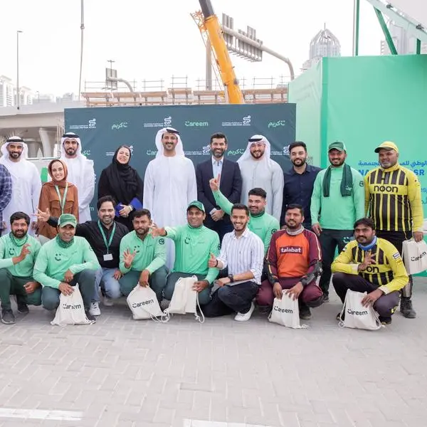 UAE Minister of Economy and Tourism supports delivery workers at Careem’s Captain Cooling Station