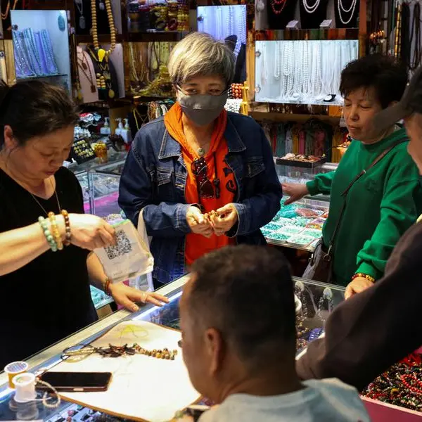 Chinese savers decry falling deposit rates but still won't spend more