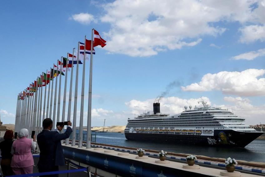 Still questions before return to Suez Canal, German car industry says