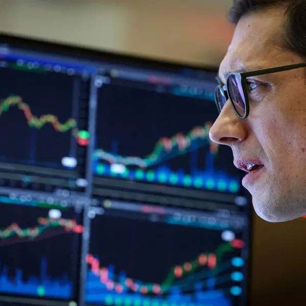 Stocks rise as US shutdown nears end; niggles over tech persist