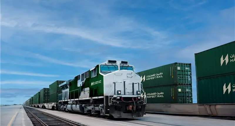 Oman starts receiving tracks for rail link with UAE