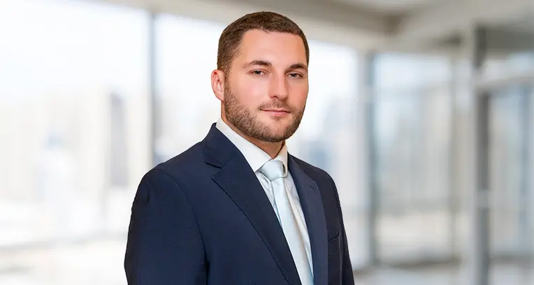 سافيلز الشرق الأوسط تعزّز حضورها التجاري في أبوظبي بتعيين هاري رانسوم رئيسًا لقسم الوكالات التجارية