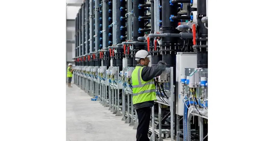 محطة أم الحول لتحلية المياه بالتناضح العكسي تحقق مليوني ساعة عمل آمنة دون أي إصابات