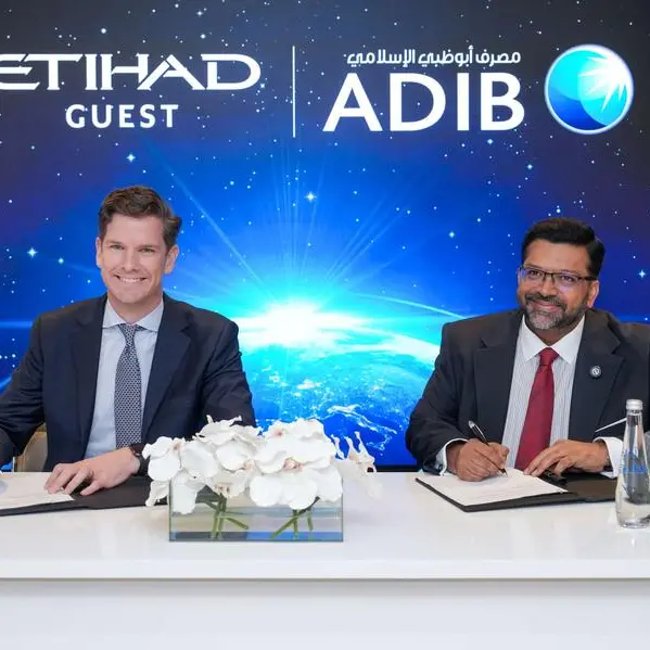 مصرف أبوظبي الإسلامي وبرنامج \"ضيف الاتحاد\" يطلقان بطاقة مشتركة من الفئة المميزة
