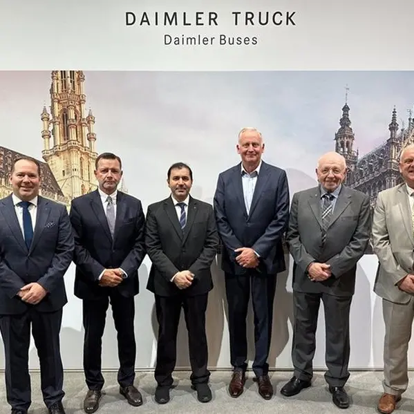 كروة موتورز ودايملر تراك توقعان شراكة استراتيجية لتعزيز صناعة الحافلات في عُمان والمنطقة