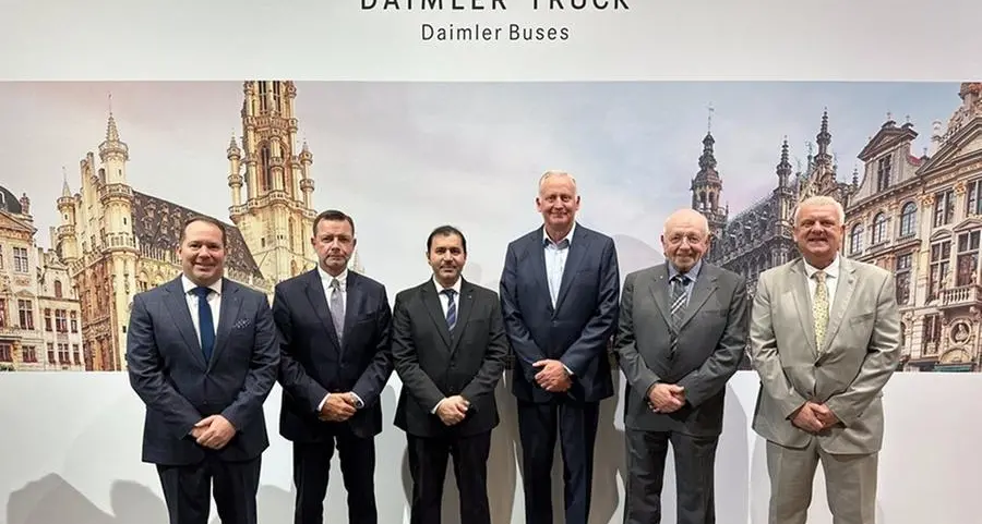 كروة موتورز ودايملر تراك توقعان شراكة استراتيجية لتعزيز صناعة الحافلات في عُمان والمنطقة